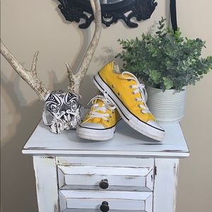 Yellow converse worn twice size 7.5